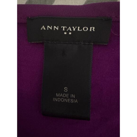 Ann Taylor Plum Pleated Front Sleeveless Blouse – Size S - Picture 5 of 5